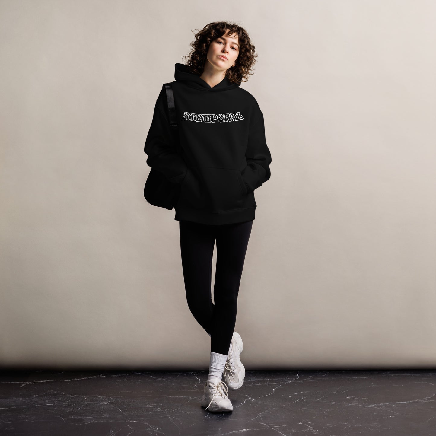 Unisex oversized hoodie Atemporal - Onelifehappy